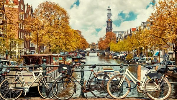 AMSTERDAM-ZAANSE SCHANS-VOLENDAM-MARKEN-AMSTERDAM